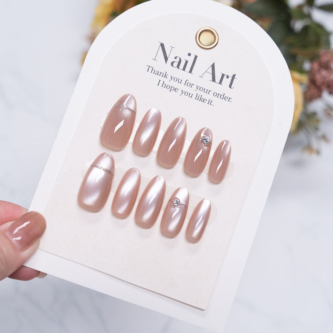 Elegantes Press-On-Nagelset mit Strassakzenten