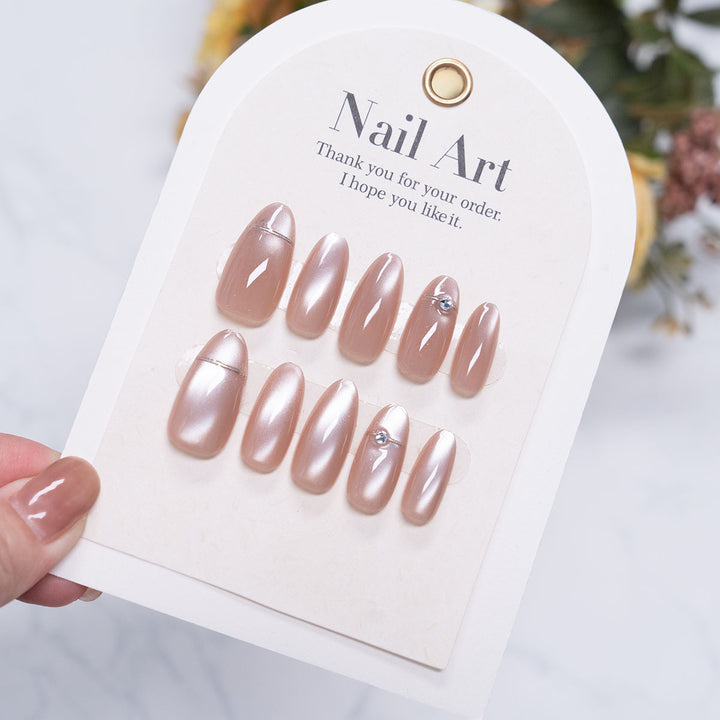 Elegantes Press-On-Nagelset mit Strassakzenten
