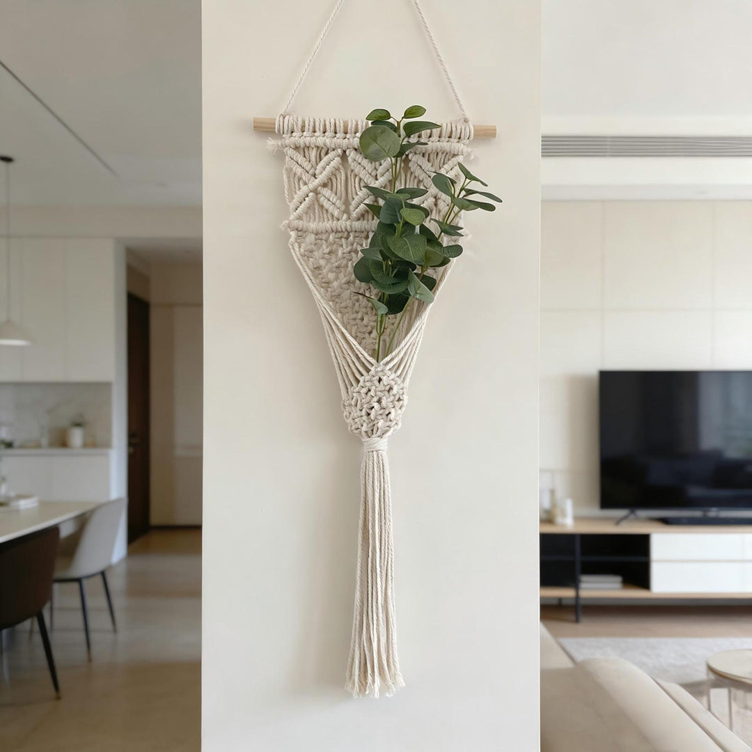 Dekorative Makramee Wandbehang mit eleganten Fransenquasten Karnz