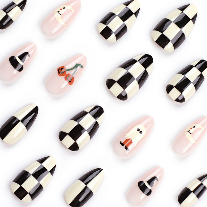 Künstliche Nagelkunst im Halloween-Design Karnz