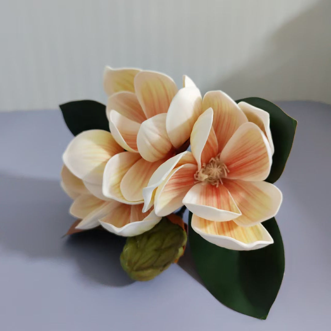 Künstlicher Magnolienblütenstrauß