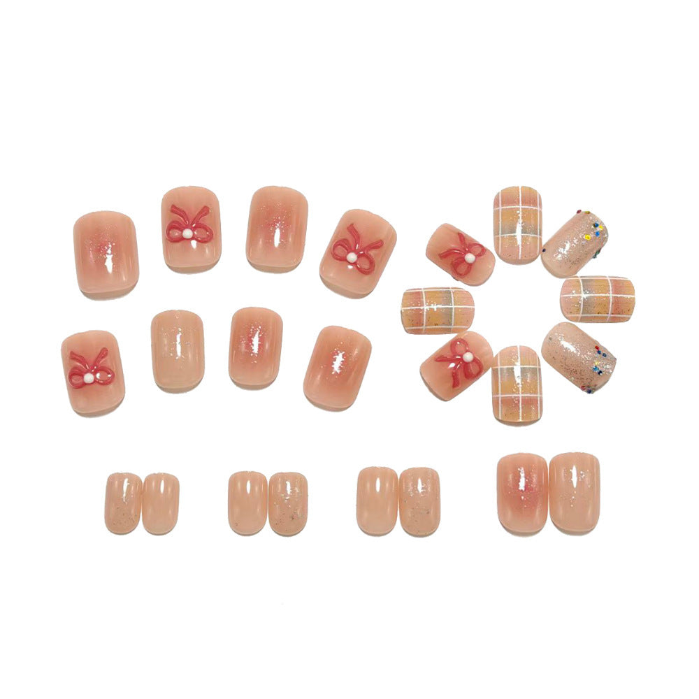 Kreatives Kunstnagelset mit Glitzer und Blumenapplikationen Karnz
