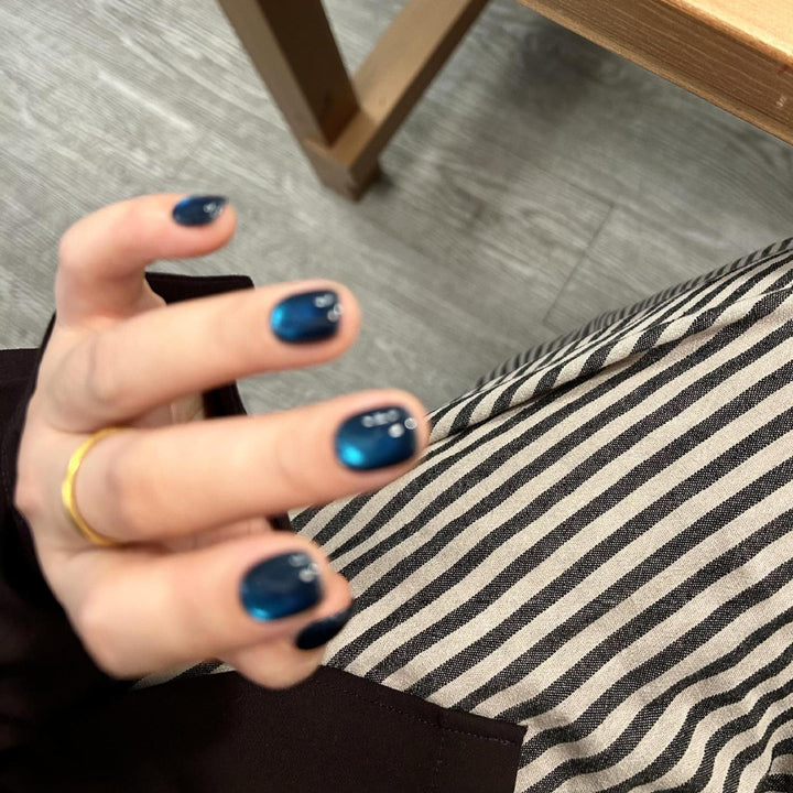Künstliche Nagelspitzen Im Modischen Schimmer-Look Karnz