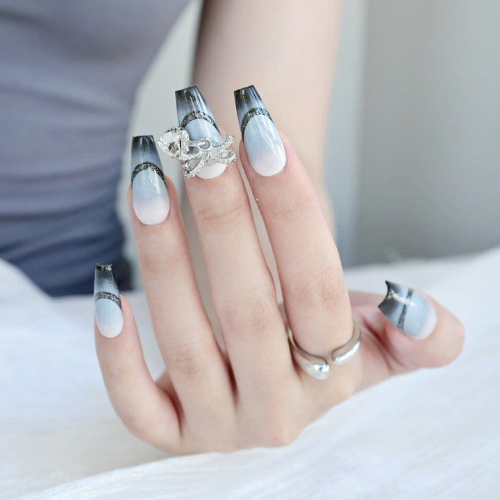 Ombre Nagelkunst Set mit dekorativem Schmuck