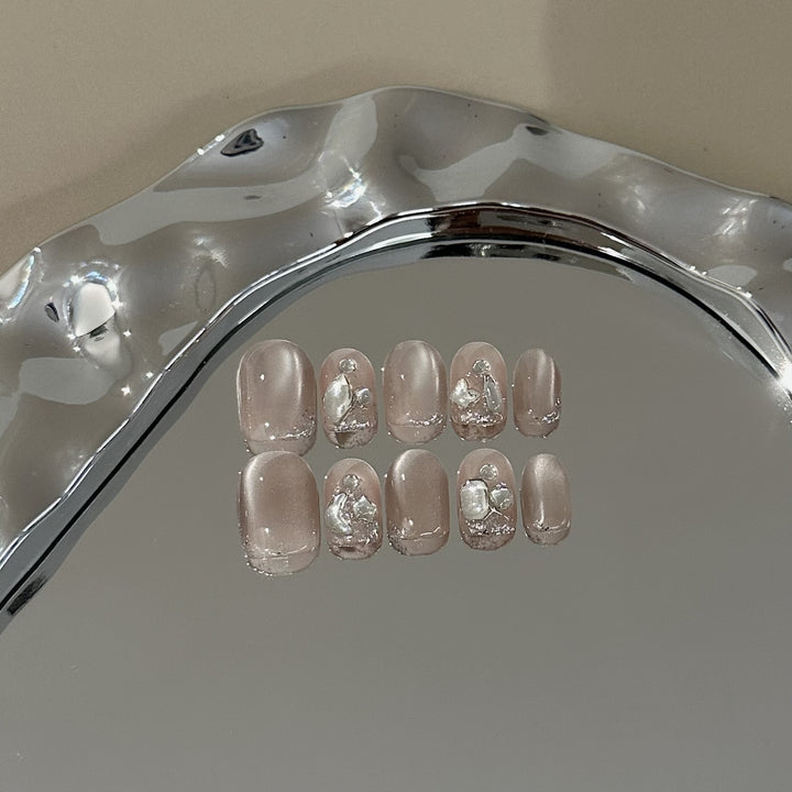 Elegantes Press-On Nail Art Set mit Perlenakzenten