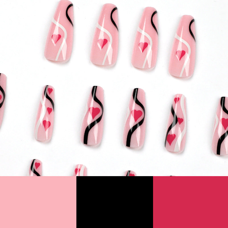 Künstliche Nagelverlängerungen mit Herzen-Design Karnz