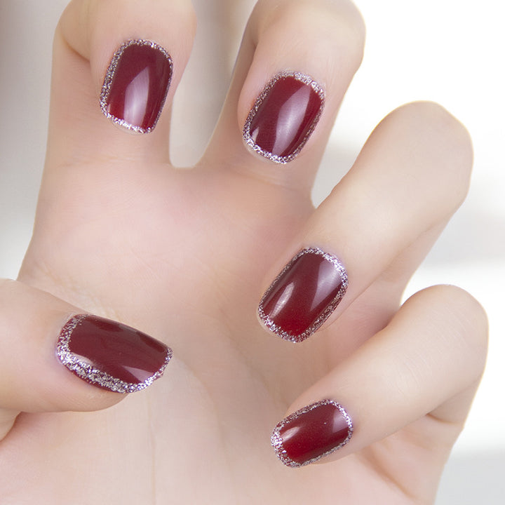 Elegante Nagelkunst mit Glanzfinish Karnz