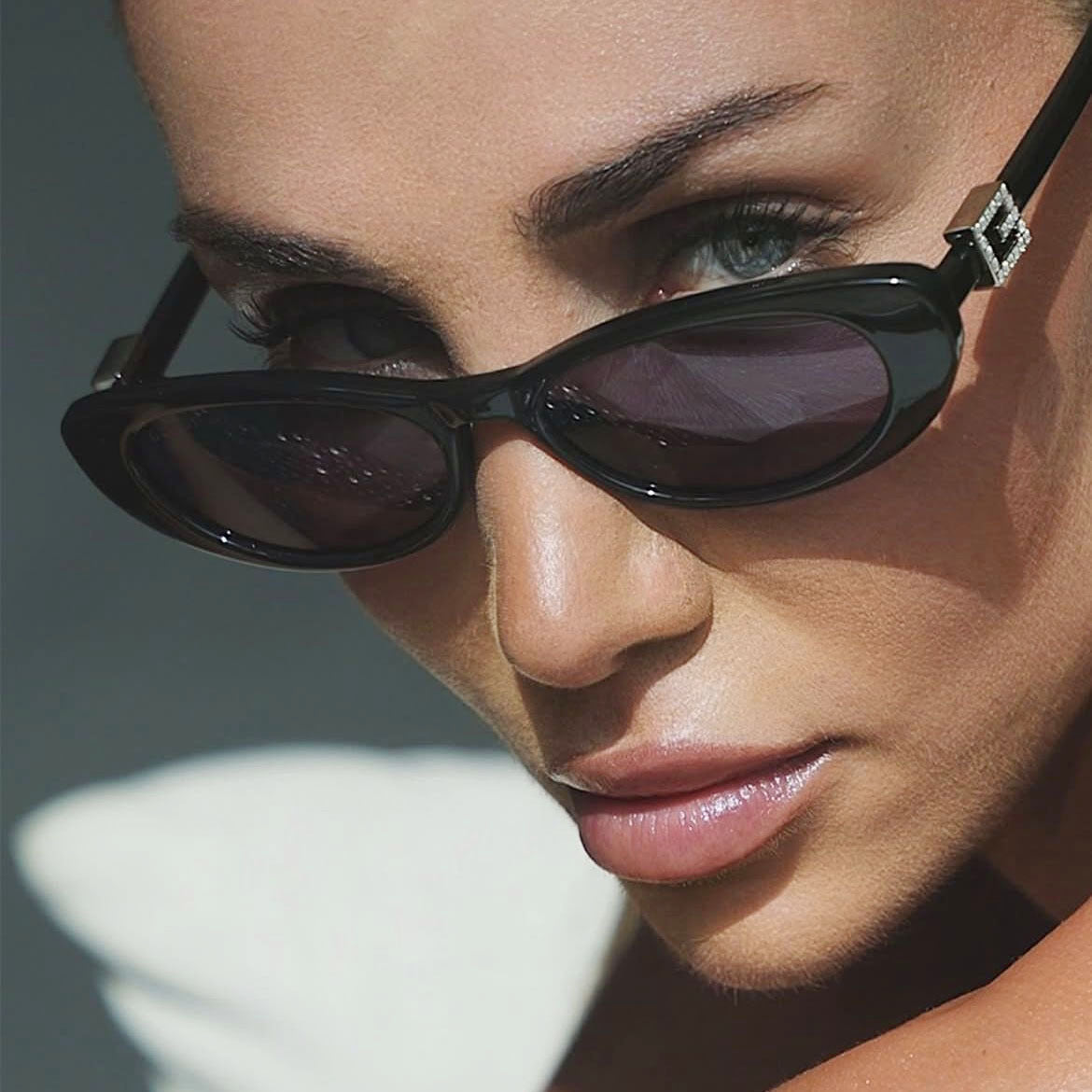 Damen elegante Cat-Eye Sonnenbrille mit feinen Akzenten Karnz