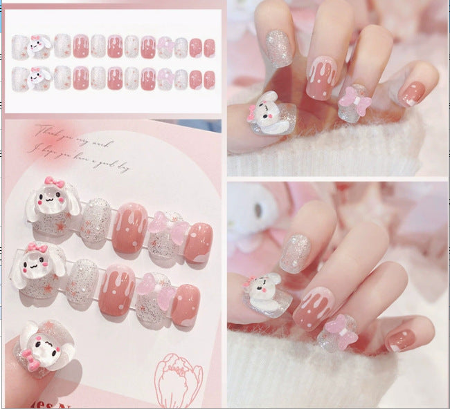 Glamouröse Nagelkunst mit Perlen und Glitzer Karnz