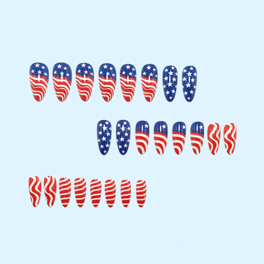 Kreative Kunstnägel mit patriotischem Design Karnz