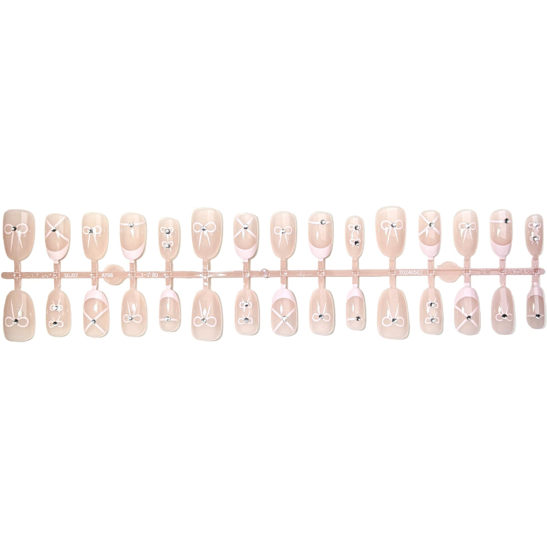 Elegantes Press-On Nail Set mit Juwel Akzenten