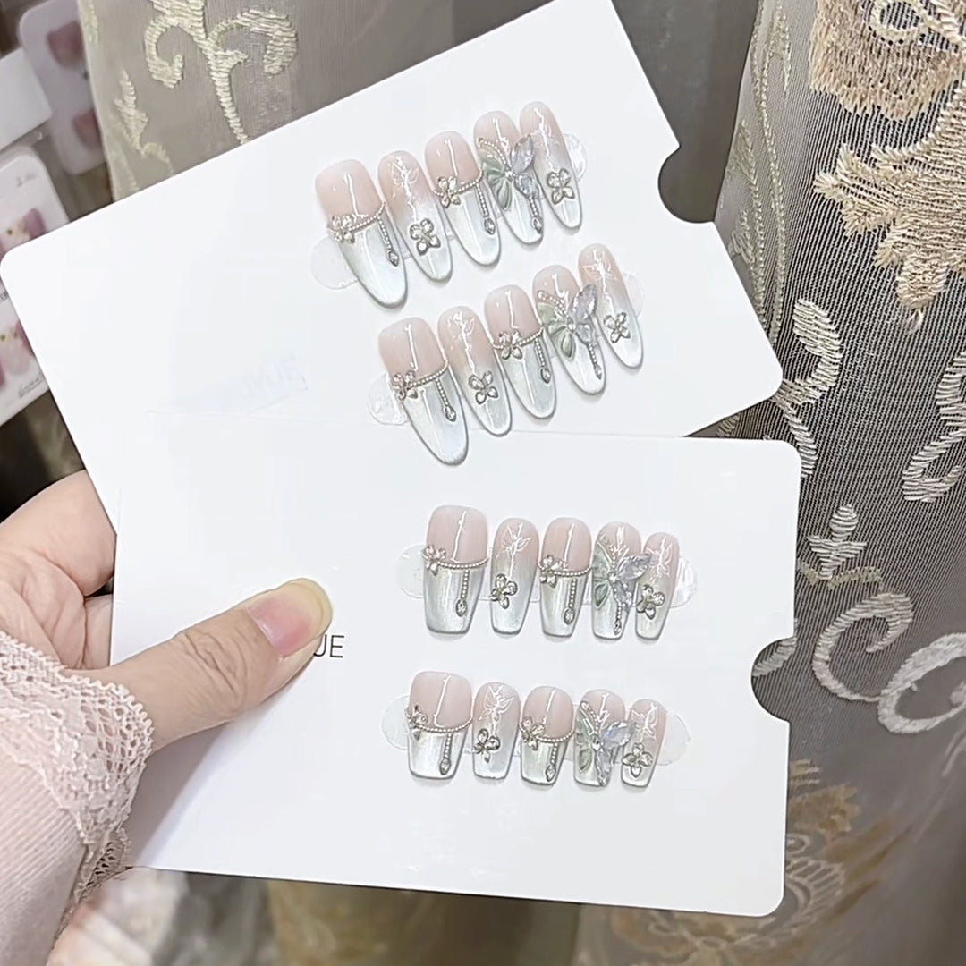 Elegantes Dekoratives Press-On Nail Art Set Karnz