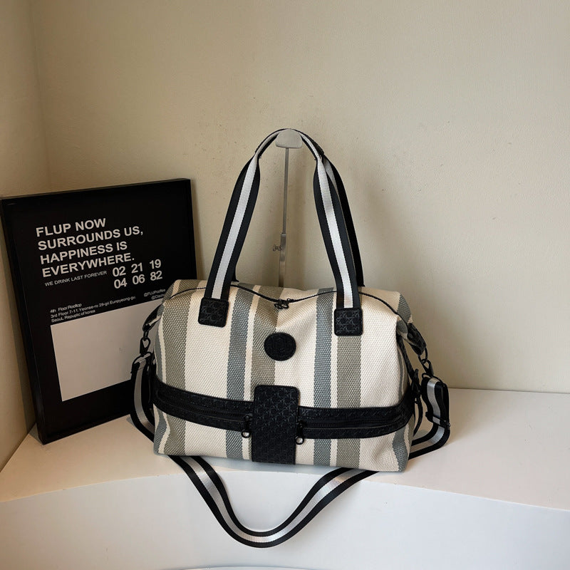 Stylische gestreifte Wochenend-Duffel-Tasche Karnz