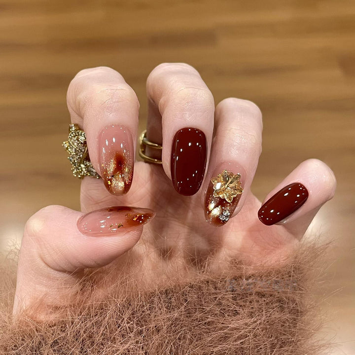Künstliche Nagelspitzen mit Goldenen Akzenten Karnz