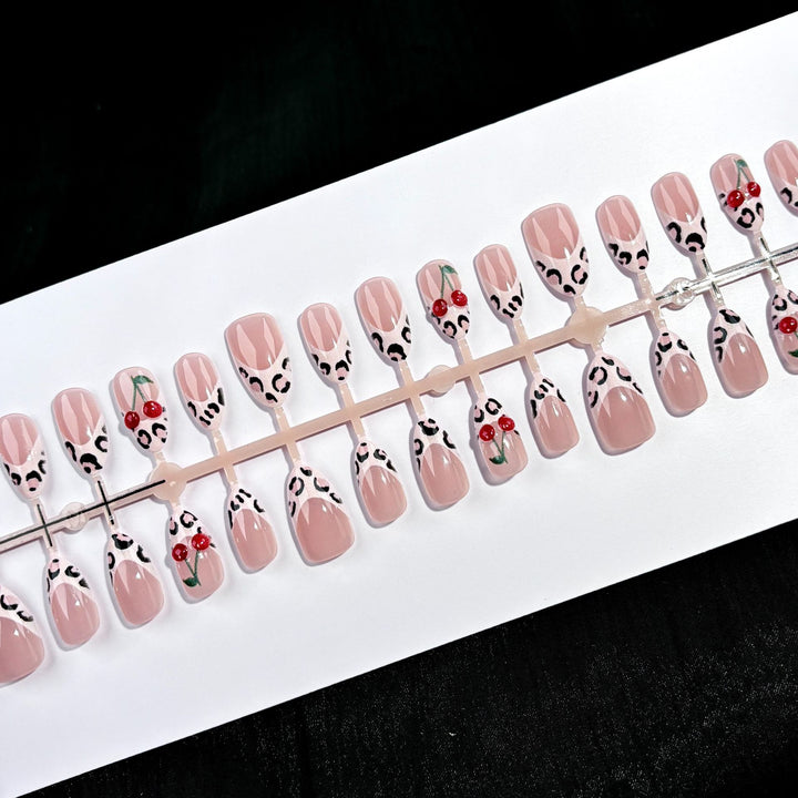 Elegantes Press-On Nagelkunst Set 1790746251