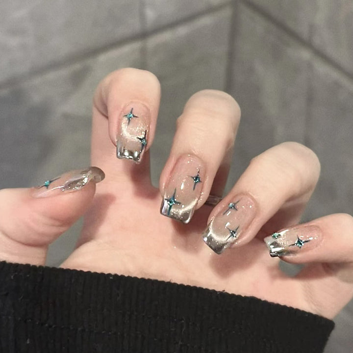 Dekorativer Press-On-Nagelset mit glitzernden Sternakzenten Karnz