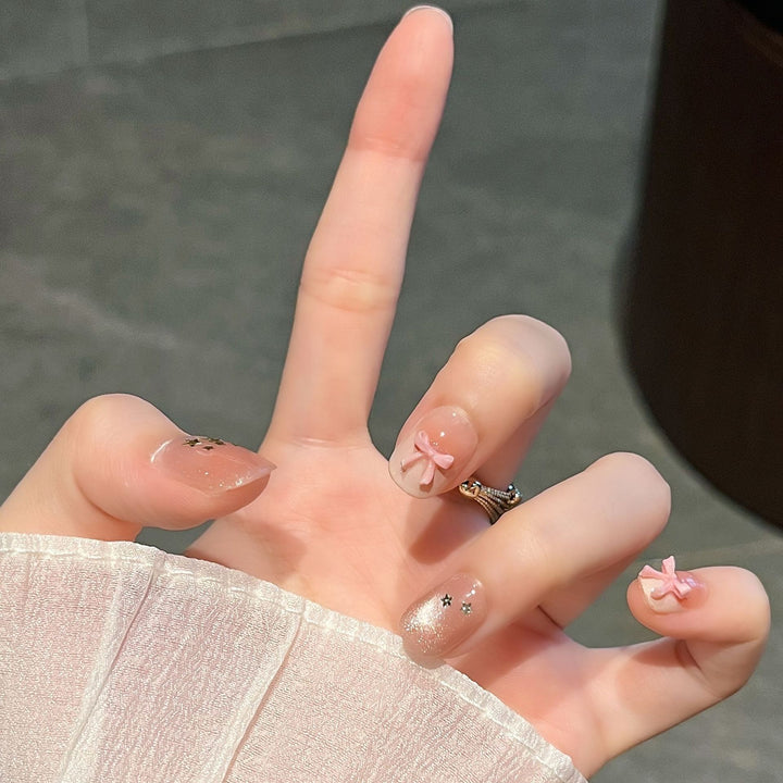 Dekorative Press-On Nagelkunst mit floralen Designs Karnz