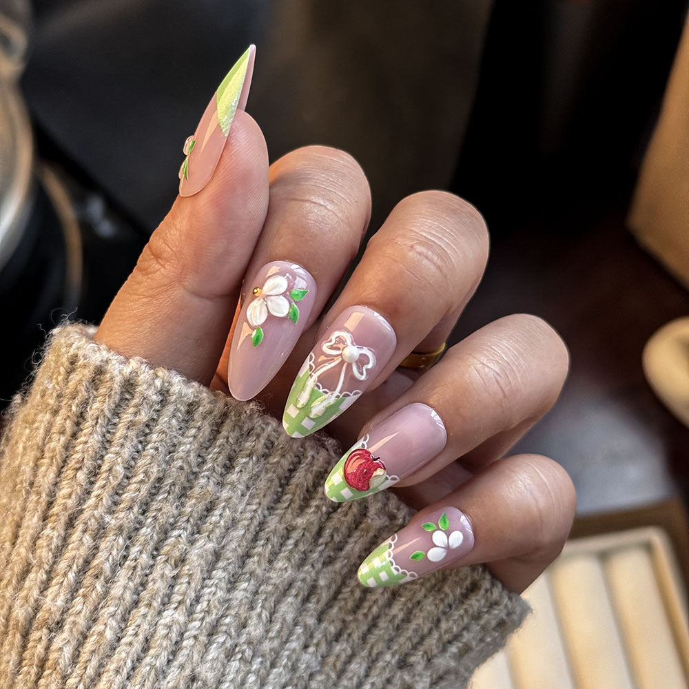 Künstlerische Blumen Press-On Nagelkunst Kollektion Karnz