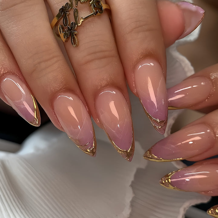 Elegante Stiletto Press-On Nagelerweiterungen mit goldenen Spitzenakzenten Karnz