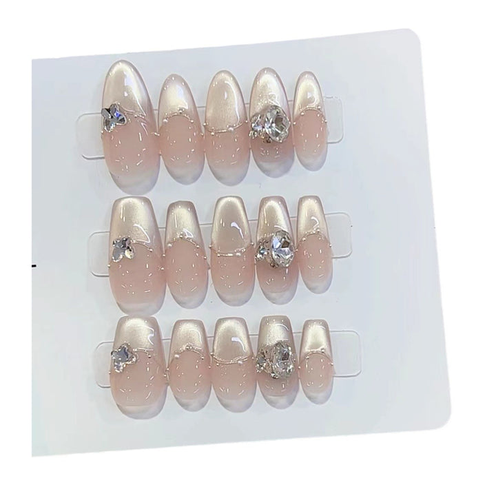 Elegantes Press-On-Nagelset mit Kristallverzierungen Karnz