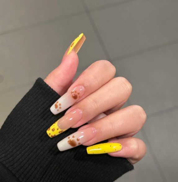 Künstlerisches Herzmuster Nagelkunstverlängerungen Karnz