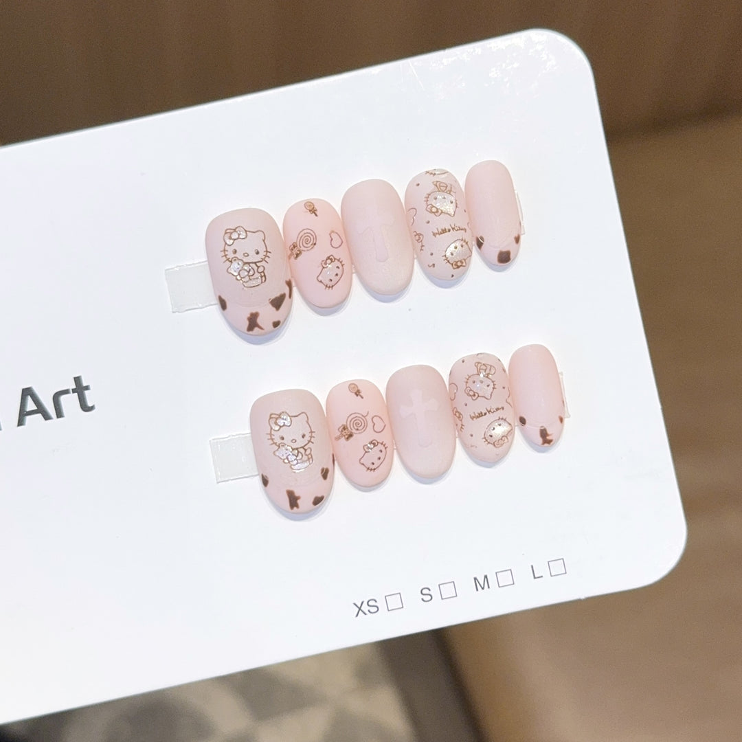 Kunstnagelset mit Verspieltem Hello Kitty Motiv Karnz