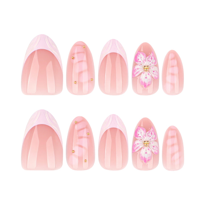 Kunstvolle Nagelverlängerungen mit floralem Design und Glitzerakzenten Karnz