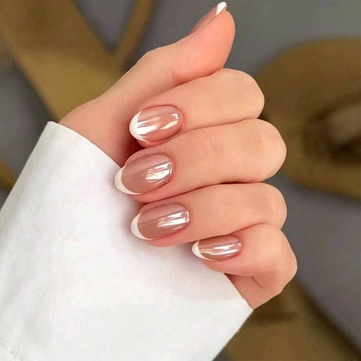 Elegantes French Tip Nagelkunstset Karnz