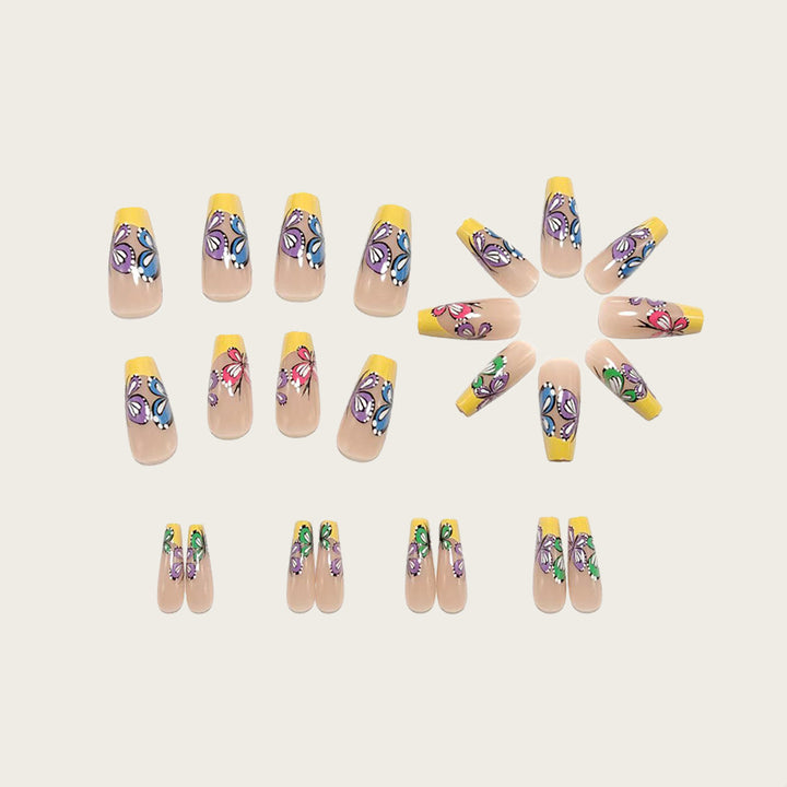 Kunstnagelset mit filigranem Schmetterlingsdesign Karnz