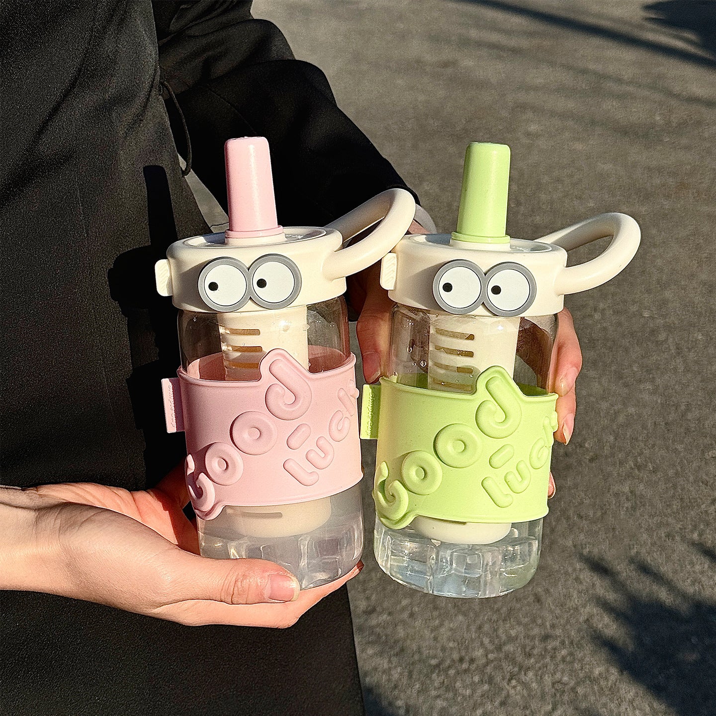 Damen Trinkflasche mit interaktivem Strohhalm und Emotionen Karnz