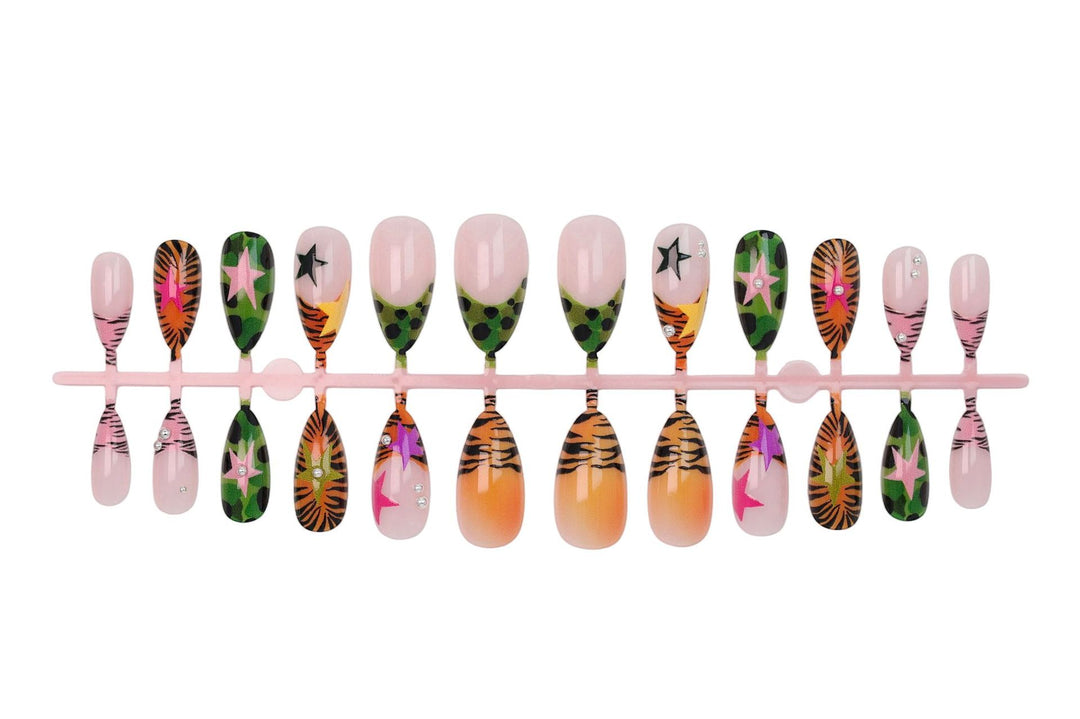 Kreatives Kunstnagelset Karnz