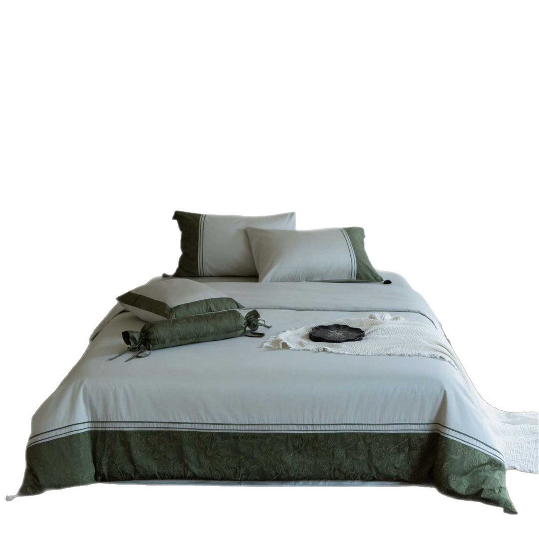 Luxuriöses Baumwollsatin Bettwäsche-Set mit Zierbordüren und Dekokissen