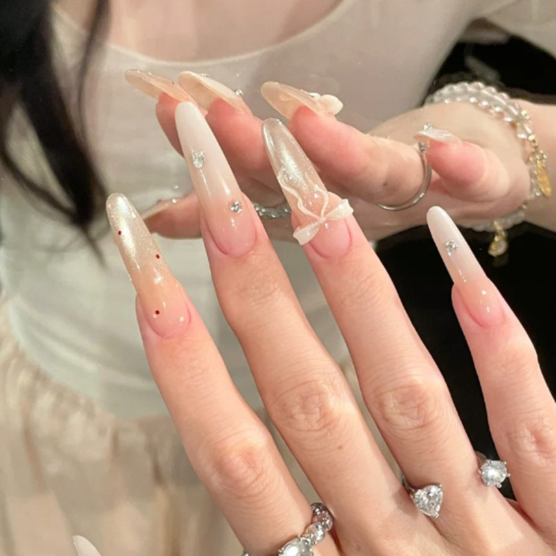 Elegante Stiletto Press-On Nägel mit dekorativem Bogen und Strassakzenten Karnz