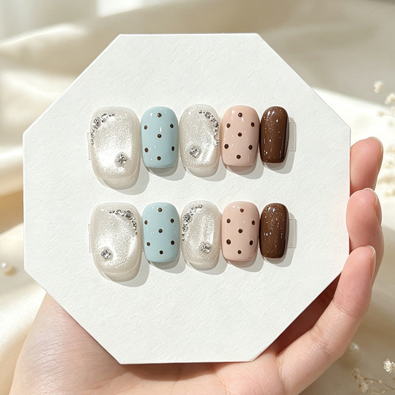 Luxuriöses dekoratives Press-On-Nagelset Karnz