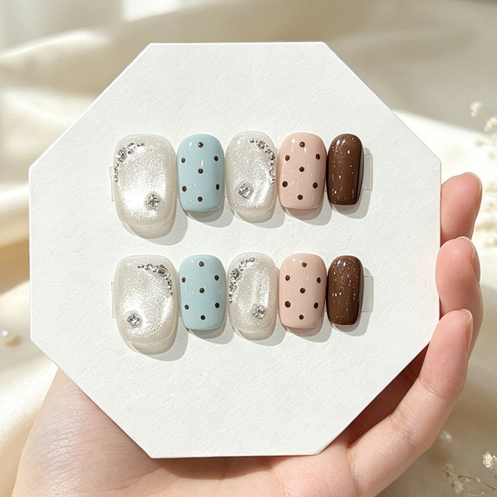 Luxuriöses dekoratives Press-On-Nagelset Karnz