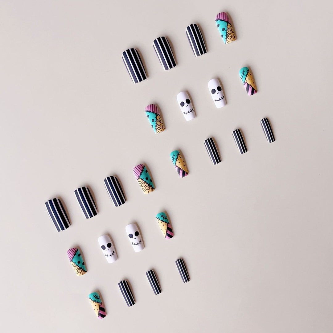 Kreatives Kunstnagelset mit fantasievollen Halloween-Motiven Karnz