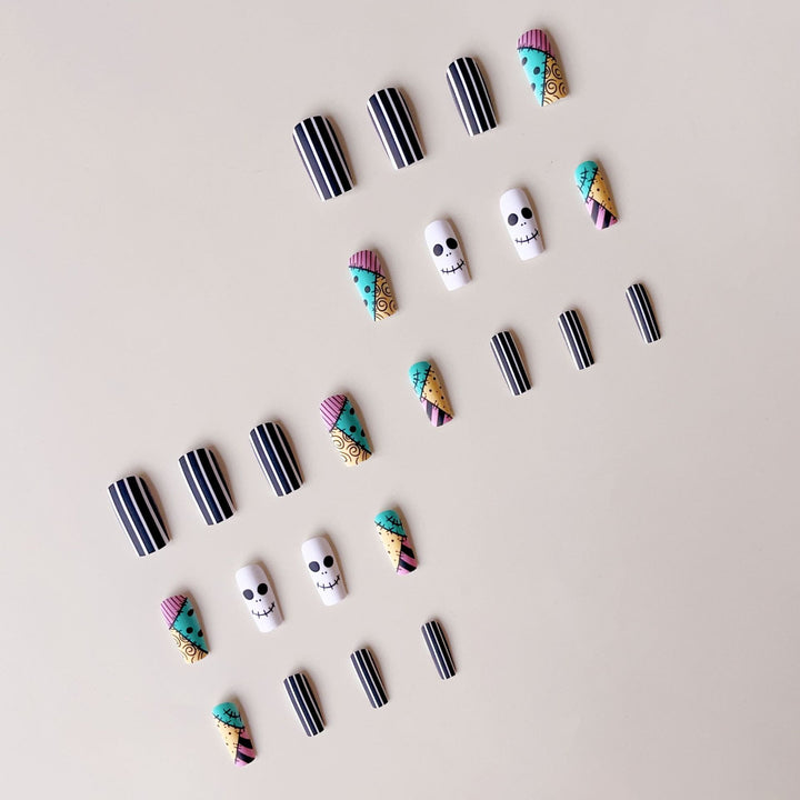 Kreatives Kunstnagelset mit fantasievollen Halloween-Motiven Karnz
