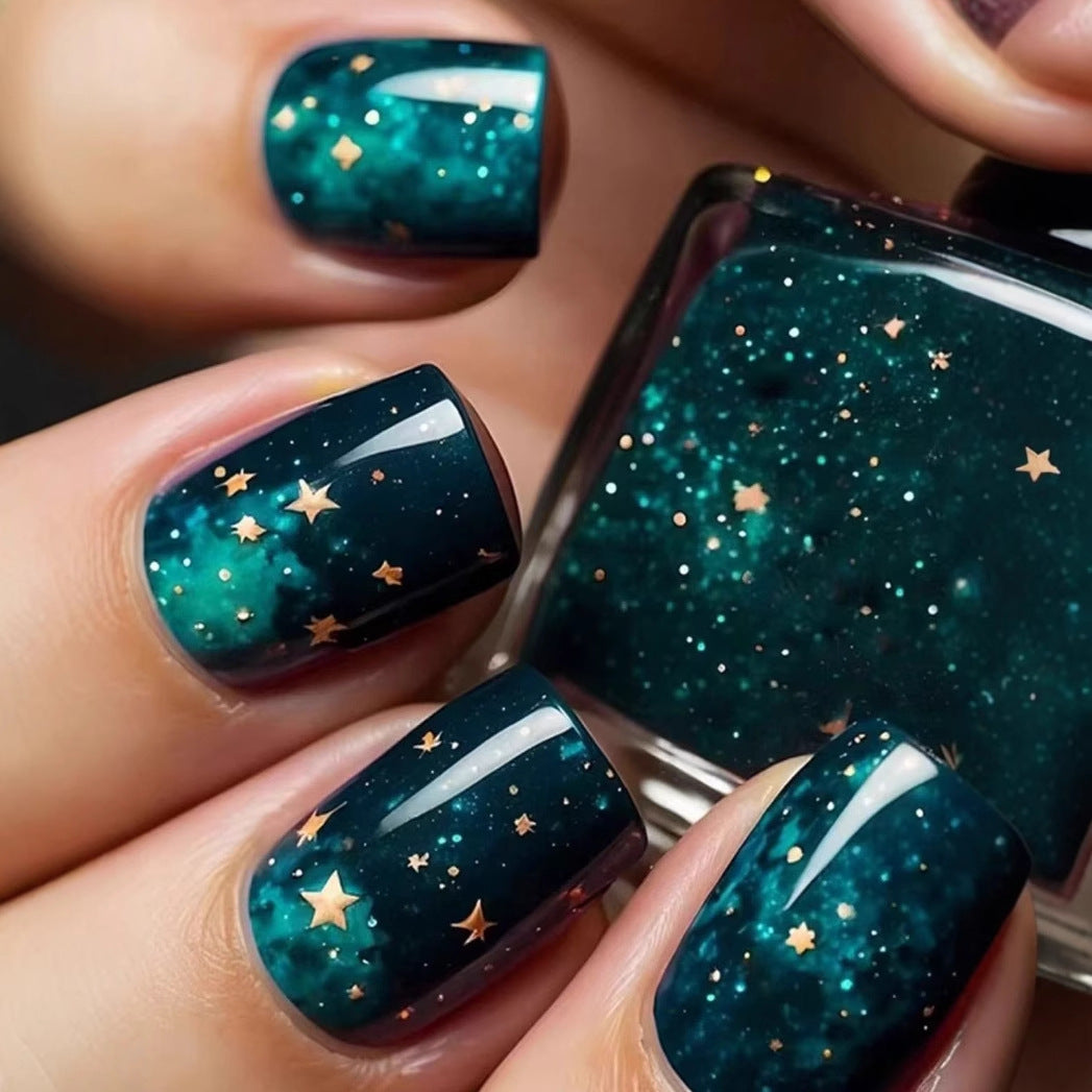 Glitternde Nagellack mit Sternenakzenten Karnz