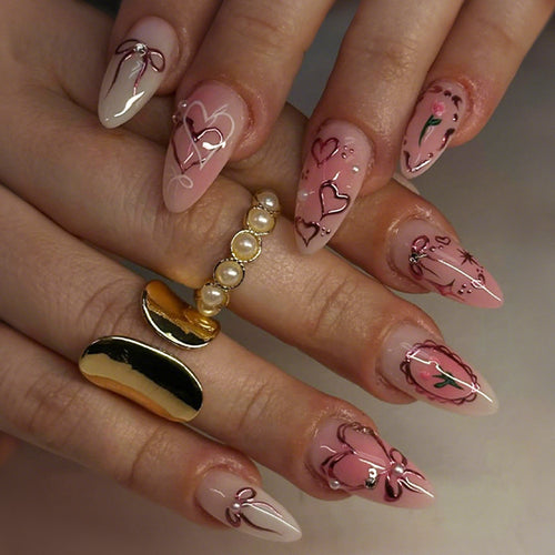 Kunstnagelset mit romantischen Herzen und Schleifen-Design Karnz