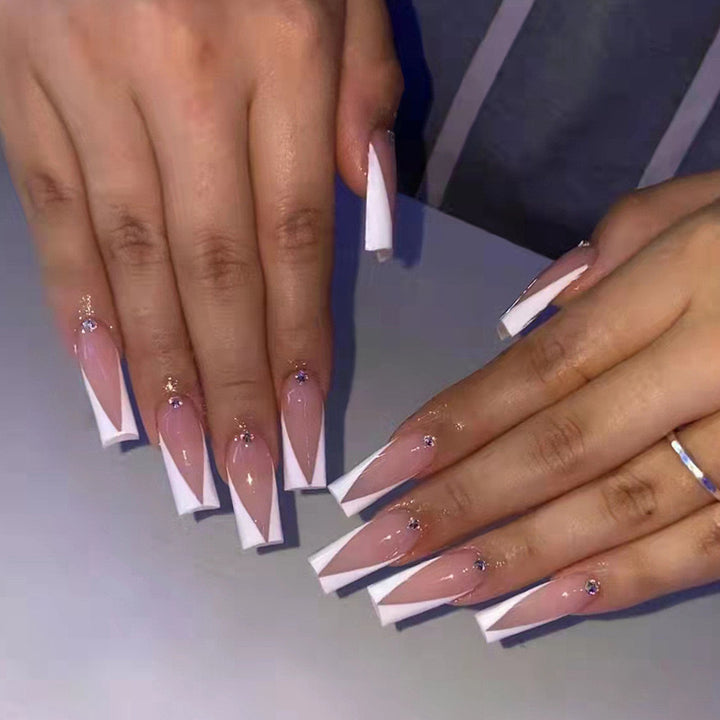 Künstliche Nagelspitzen mit elegantem Design Karnz