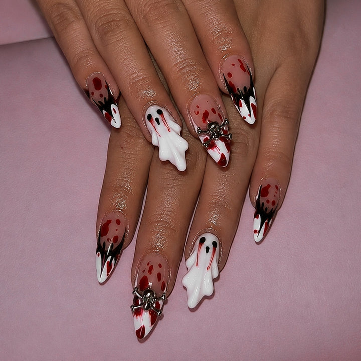 Kreatives Halloween Kunstnagelset mit gruseligen Motiven Karnz