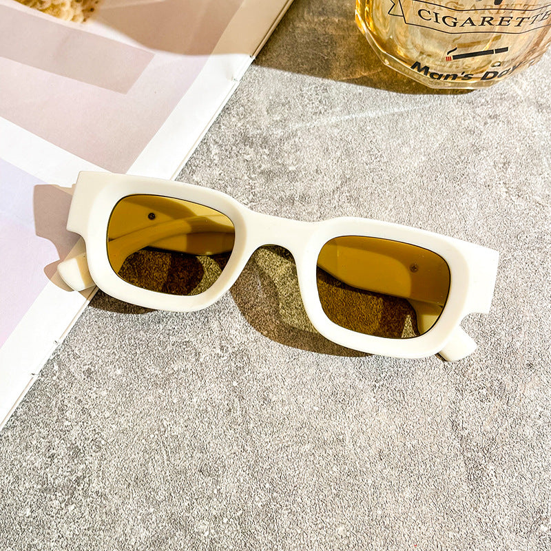 Damen modische Sonnenbrille mit auffälligem Design Karnz