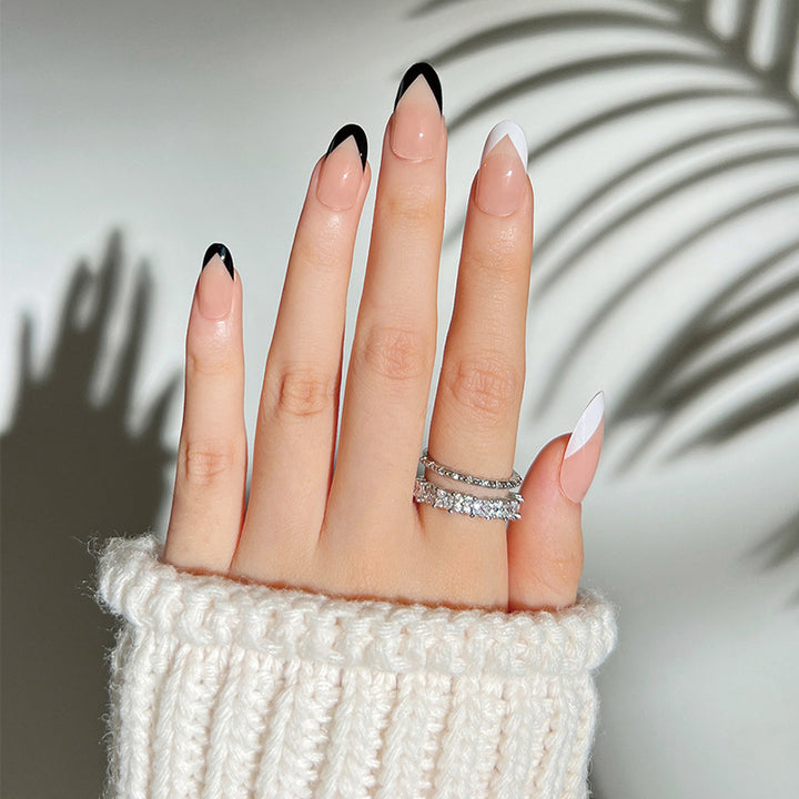 Künstliche Stiletto-Nägel mit elegantem Design und Glamourverzierungen Karnz
