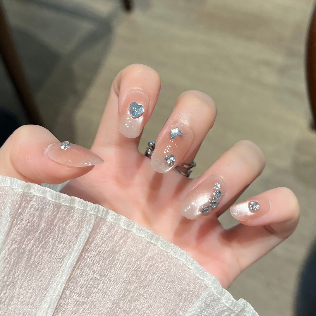 Herzförmige Kristall-verzierte Press-On Nagelkunst Karnz