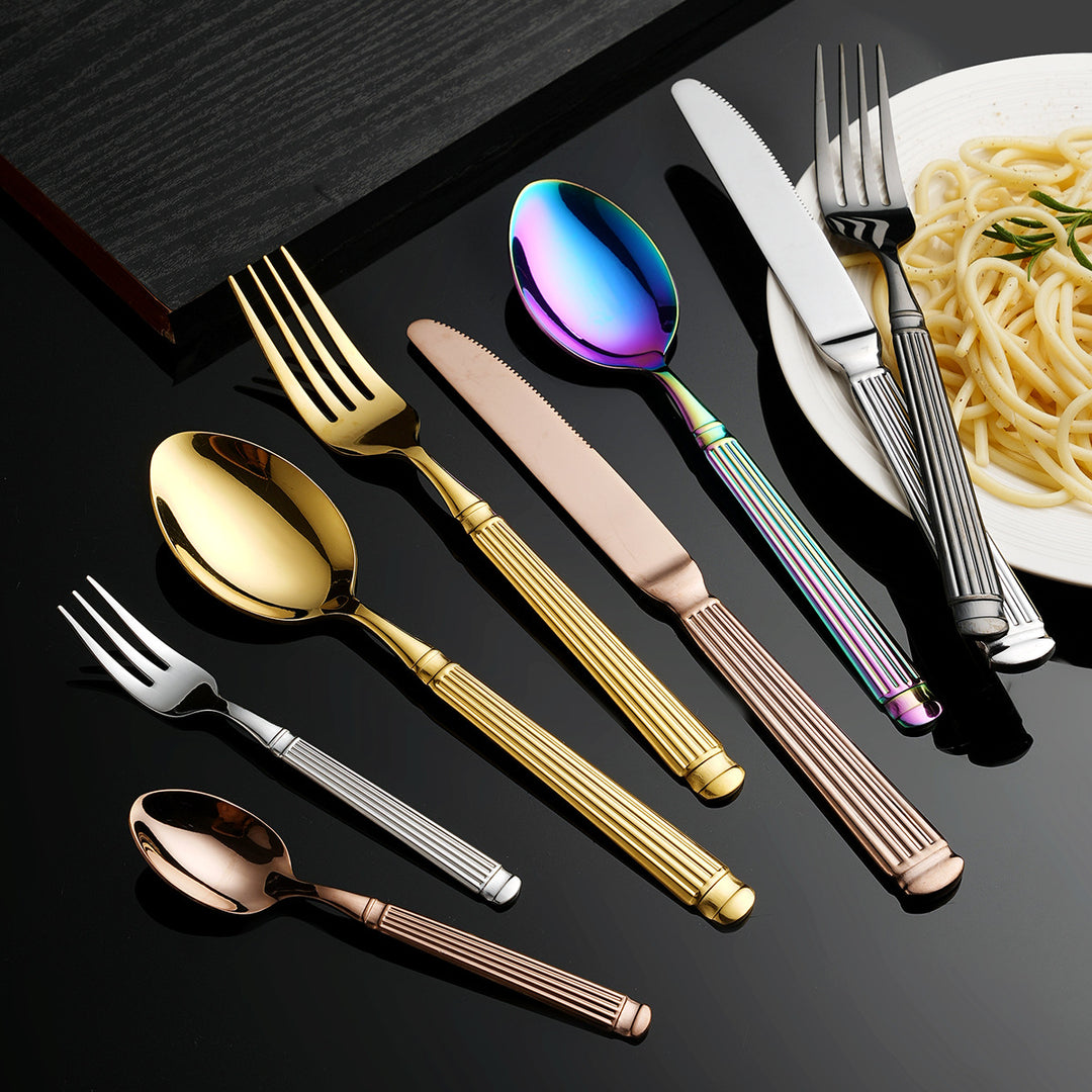Eleganter Dessertlöffel mit Exklusivem Oberflächendesign Karnz