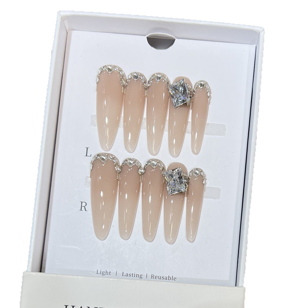 Elegantes, mit Kristallen akzentuiertes Press-On-Nagelset