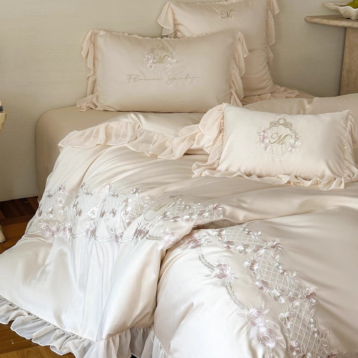 Romantisches Rüschensaum Satin-Mischung Floral Bestickte Bettwäsche Set