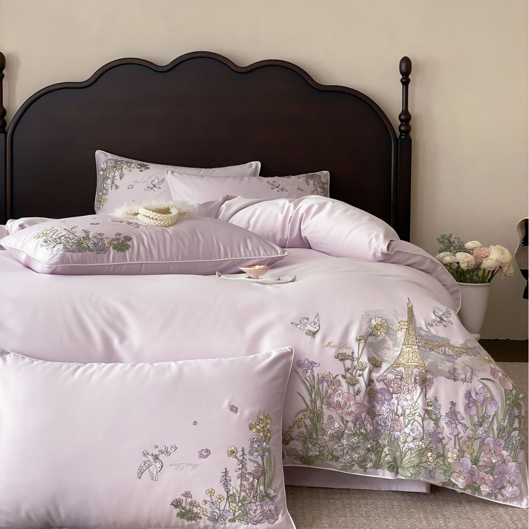 Elegante Baumwollsatin-Bettwäschegarnitur mit feiner Blumenstickerei und Paris-Motiv
