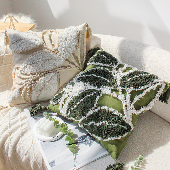 Quadratischer Kissenbezug mit reliefiertem Blatt‑Tufting und Chenille‑Applikation Karnz