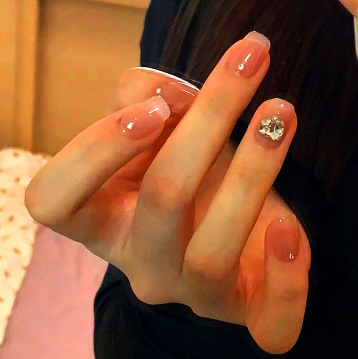 Elegantes, mit Kristallen verziertes Press-On-Nagelset Karnz